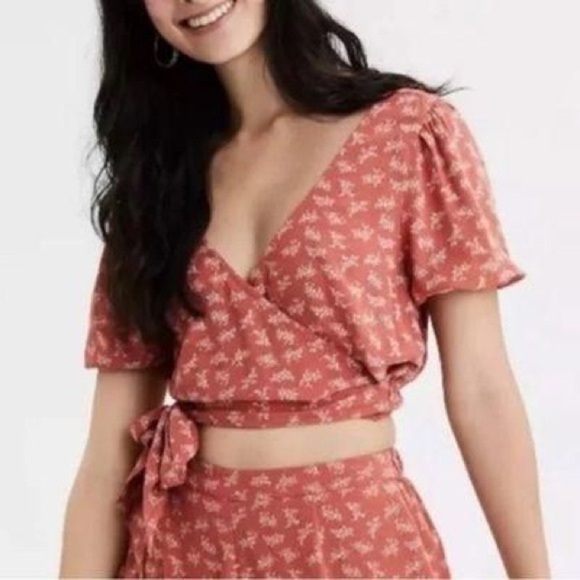 American Eagle cross over wrap tie floral crop top coral dusty red puff sleeve - Picture 1 of 8